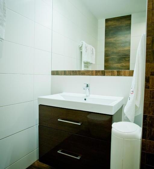 اتاق پنج‌تخته استاندارد, Apartamenty Rubin