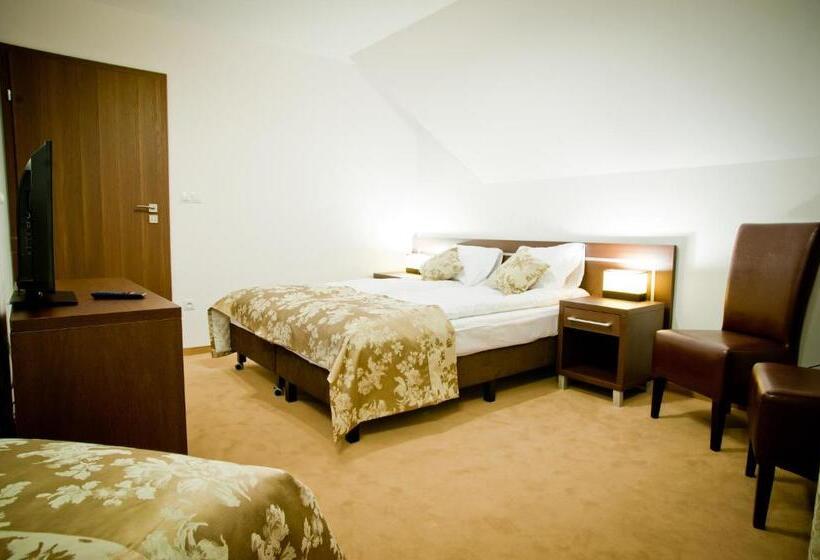 اتاق پنج‌تخته استاندارد, Apartamenty Rubin