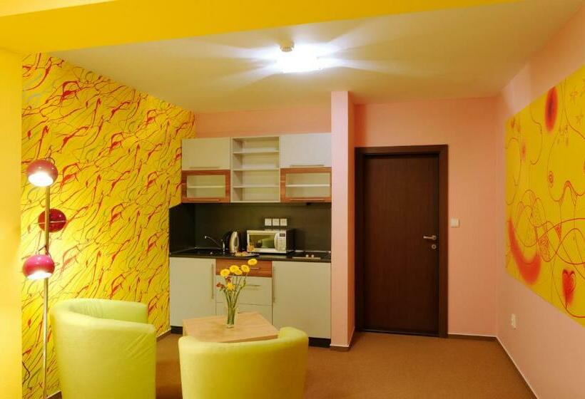 استودیوی استاندارد, Apartmanovy Dom Familia Smokovec