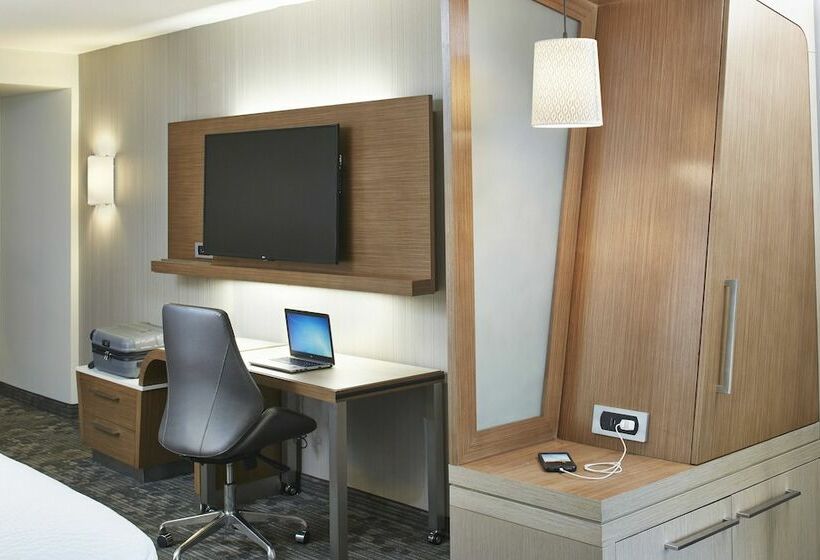سوییت, Courtyard By Marriott Lake George