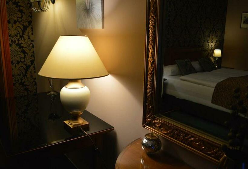 اتاق استاندارد سه نفره, Platán