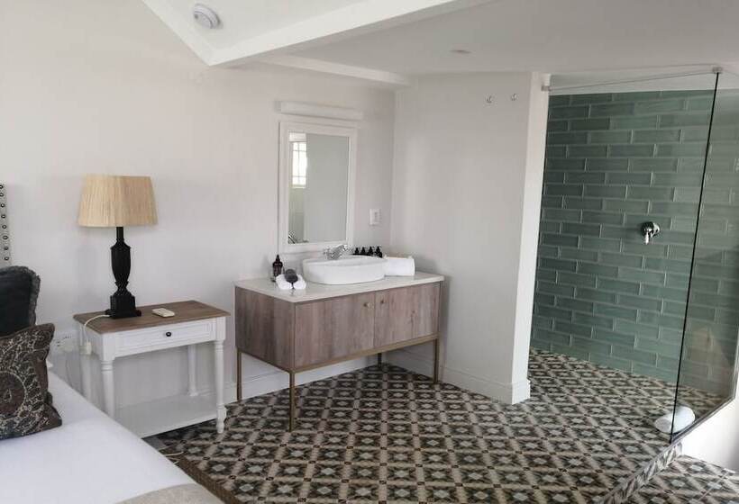 سوییت سوپریور, Chapter House Boutique Hotel By The Living Journey Collection