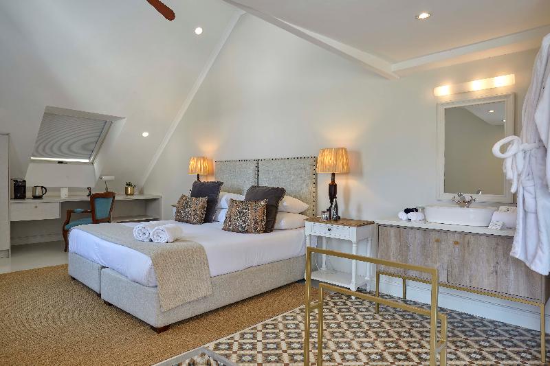 سوییت سوپریور, Chapter House Boutique Hotel By The Living Journey Collection