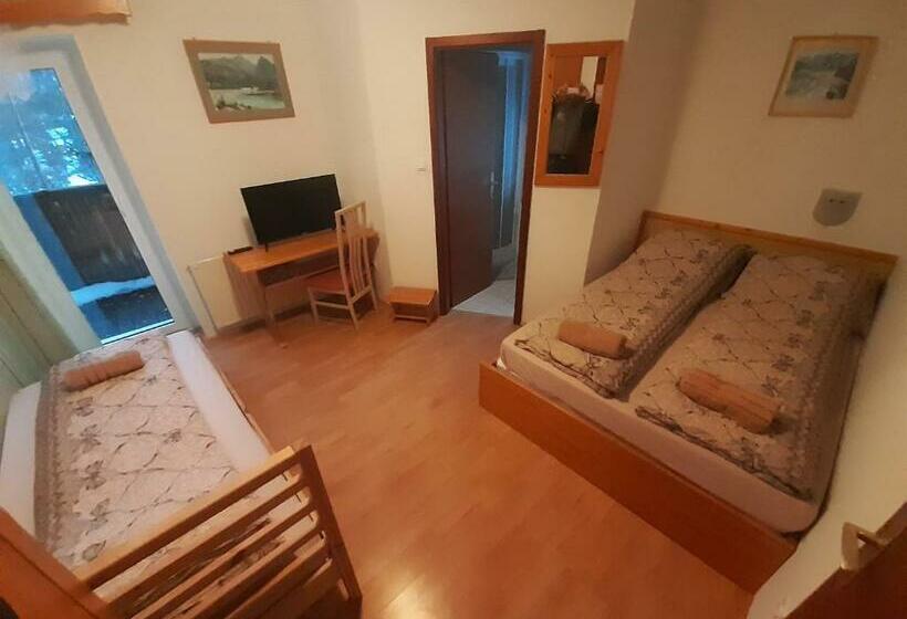 اتاق استاندارد سه تخته با بالکن, Rooms Barovc By The Lake Jasna