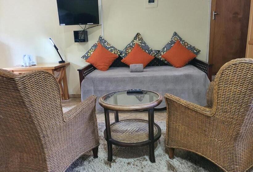 اتاق استاندارد سه نفره, Selati 103 Guest Cottages