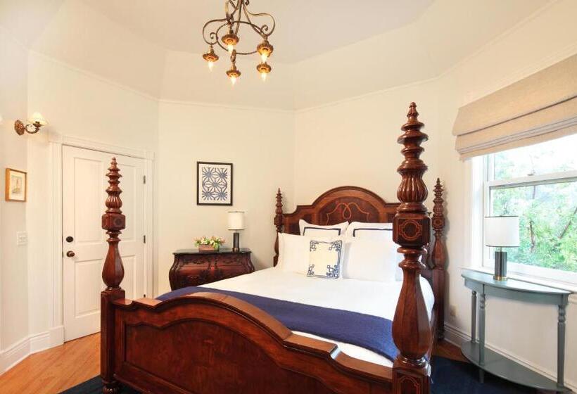 اتاق سوپریور با تخت بزرگ, The Grape Leaf Inn