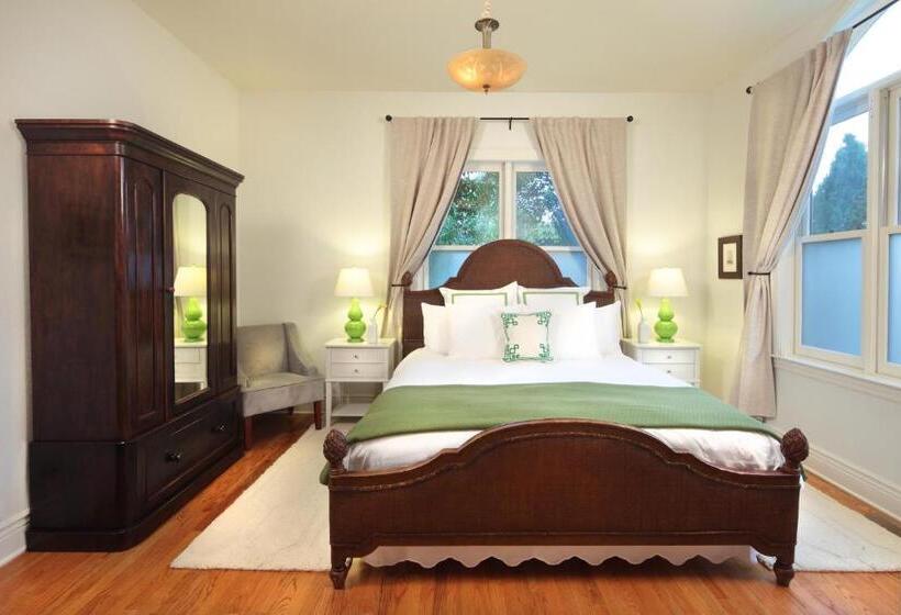 اتاق سوپریور با تخت بزرگ, The Grape Leaf Inn