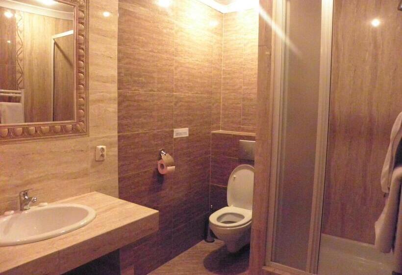 اتاق استاندارد سه نفره, Motel Tower