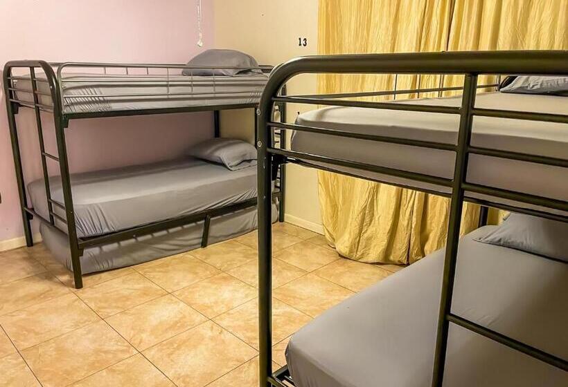 تختخواب در اتاق مشترک, Beds & Sheets Downtown