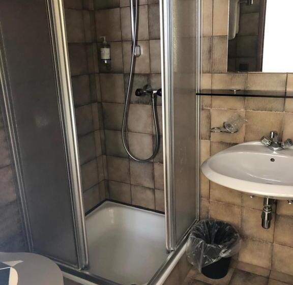 اتاق عادی یک تخته, B&b In Seefeld