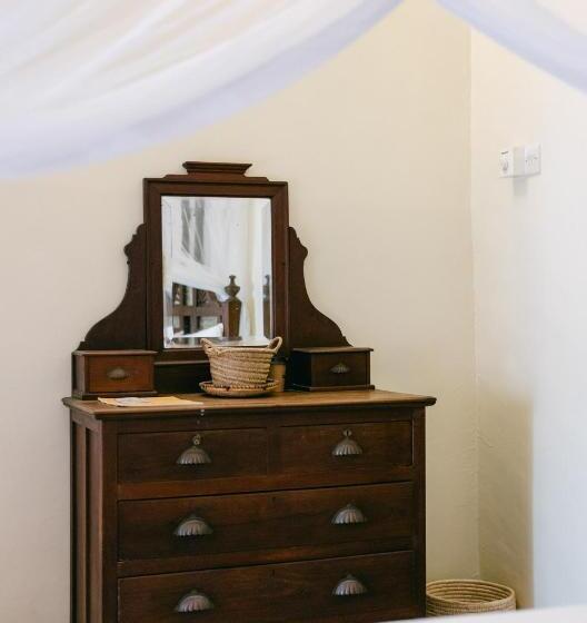 اتاق استاندارد با سرویس بهداشتی مشترک, Caravan Serai Amour