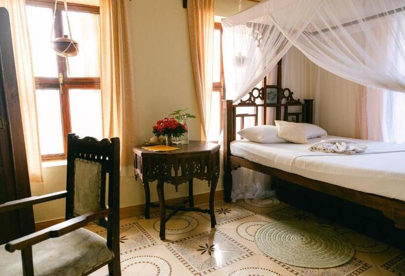 اتاق استاندارد یک تخته با سرویس بهداشتی مشترک, Caravan Serai Amour