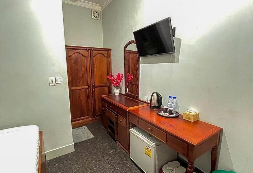 اتاق سوپریور, Hong Pep