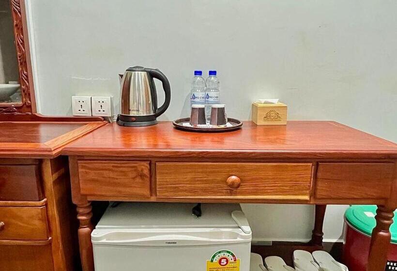اتاق سوپریور, Hong Pep