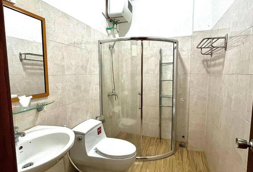 اتاق سوپریور سه تخته, Hong Pep