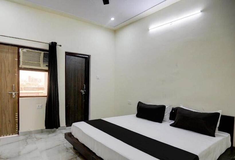 اتاق کلاسیک سه تخته, Oyo Hotel Divine