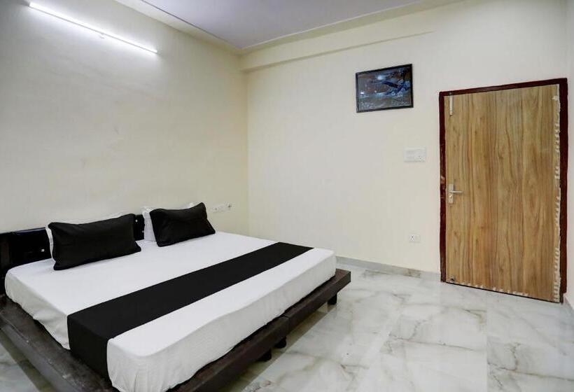 اتاق کلاسیک سه تخته, Oyo Hotel Divine