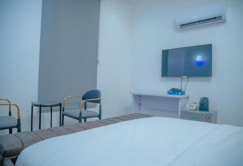 اتاق استاندارد یک نفره, Sakasa Hotel And Suites