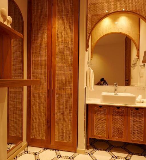 اتاق لوکس با چشم‌انداز دریا, Stone Hotels Dhiffushi