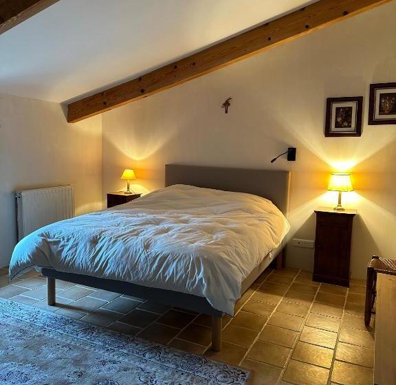 اتاق استاندارد با سرویس بهداشتی مشترک, Chambres D Hôtes   Le Mas Du Colombeyras