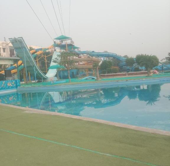 اتاق استاندارد, Maharajgarh Resorts At Splash Fun Park Hisar