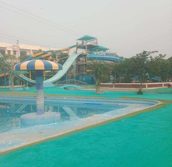 اتاق استاندارد, Maharajgarh Resorts At Splash Fun Park Hisar