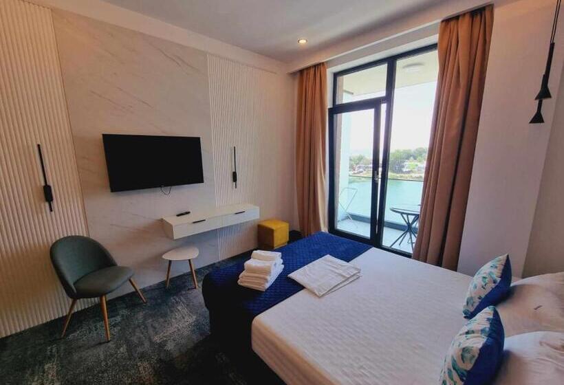 اتاق استاندارد با چشم‌انداز دریاچه, Nava