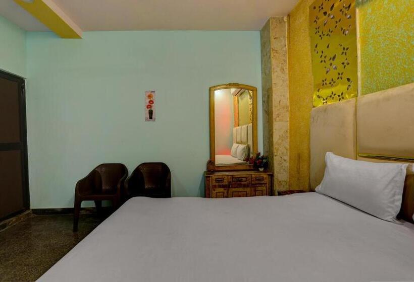 اتاق کلاسیک سه تخته, Oyo Hotel Samrat
