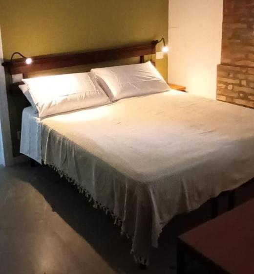 اتاق استاندارد با تخت بزرگ برای معلولان, Il Conte Di Montechiaro Rural B&b