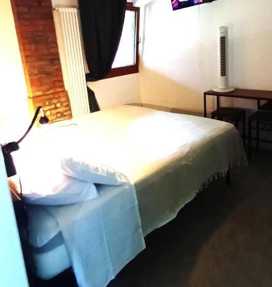 اتاق استاندارد با تخت بزرگ برای معلولان, Il Conte Di Montechiaro Rural B&b