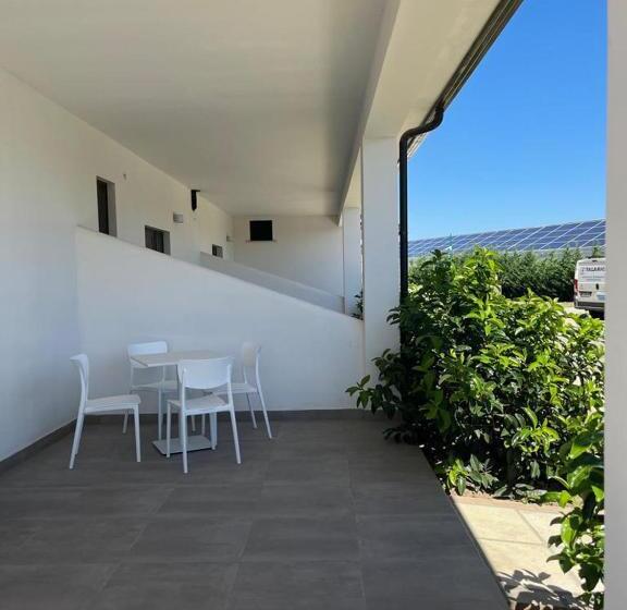 اتاق استاندارد سه نفره, Policaretto Rooms