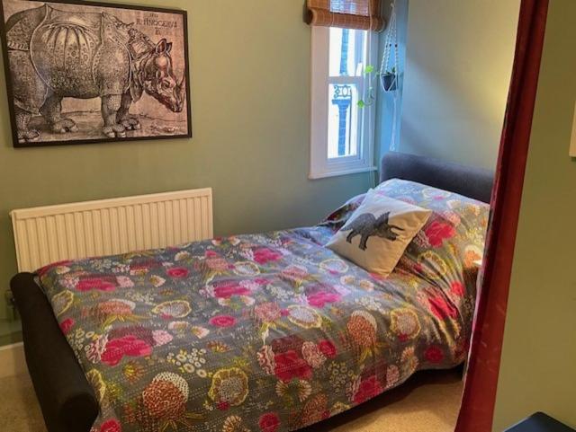 اتاق لوکس, The Totnes Guest House. Upstairs At Zappa S