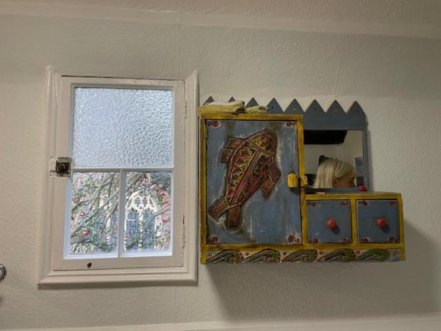 اتاق لوکس, The Totnes Guest House. Upstairs At Zappa S