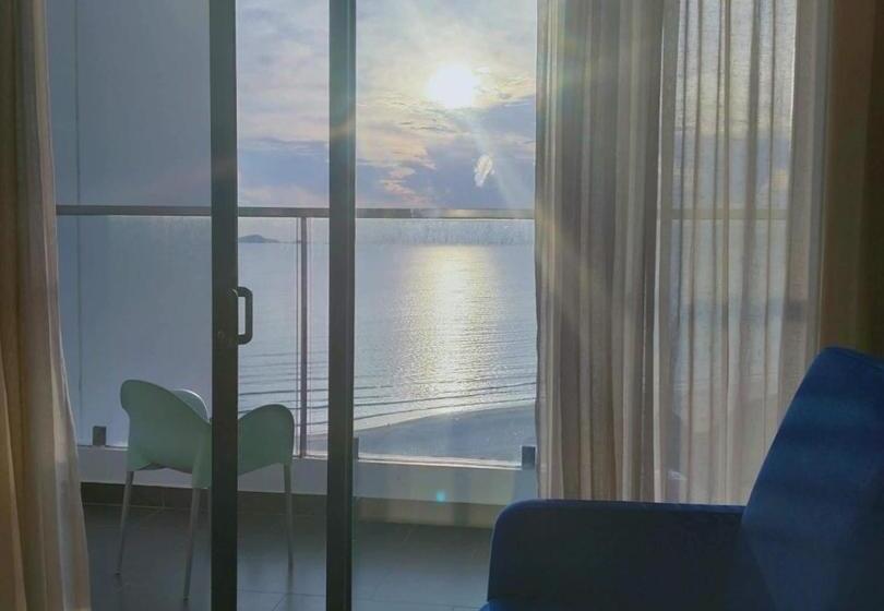 اتاق لوکس با تخت بزرگ, Seaview Home At Cam Ranh Beach Resort Near The Airport