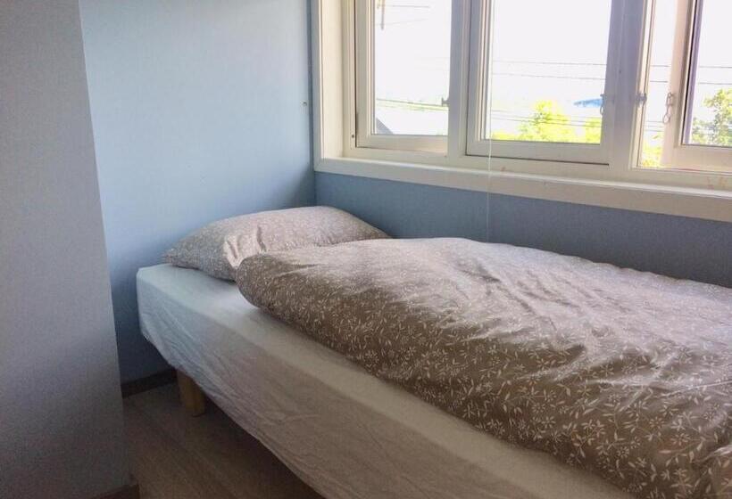 اتاق استاندارد با سرویس بهداشتی مشترک, Tau Bed And Breakfast
