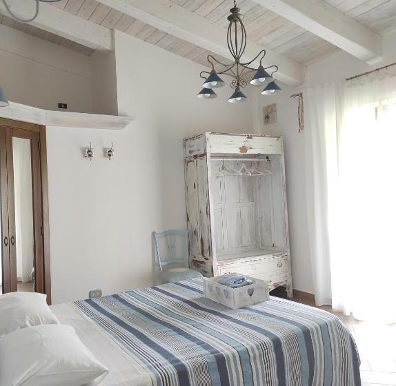 اتاق لوکس با چشم‌انداز, Caledonia B&b