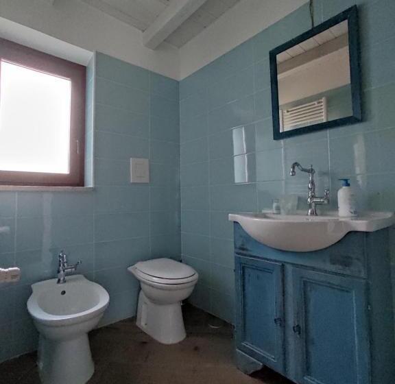 اتاق لوکس با چشم‌انداز, Caledonia B&b