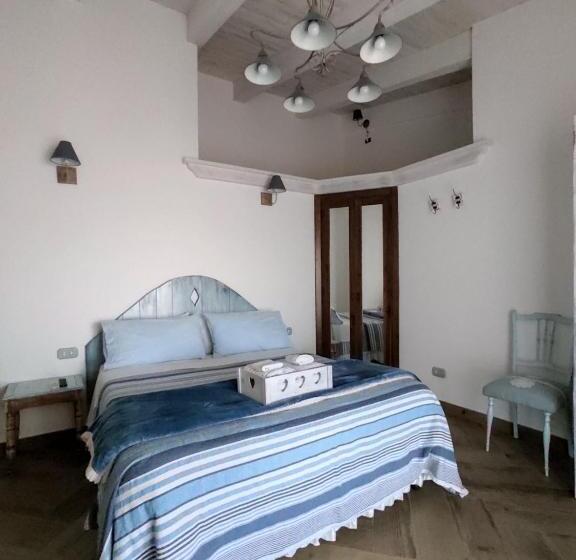 اتاق لوکس با چشم‌انداز, Caledonia B&b