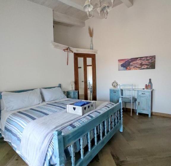اتاق لوکس با چشم‌انداز, Caledonia B&b