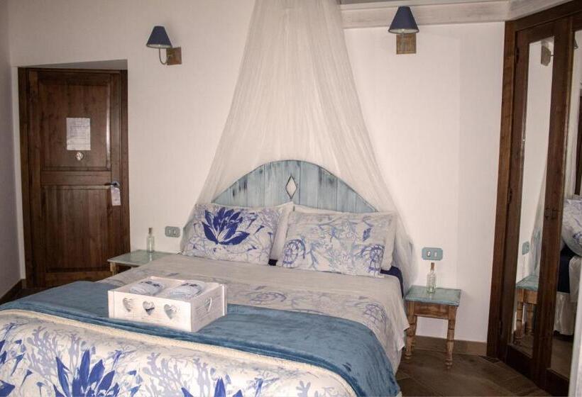 اتاق لوکس با چشم‌انداز, Caledonia B&b