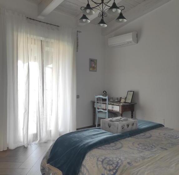 اتاق لوکس با چشم‌انداز, Caledonia B&b