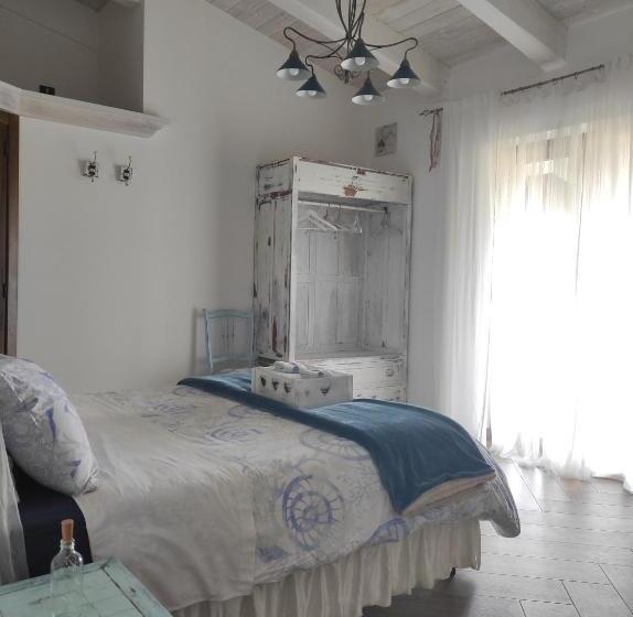 اتاق لوکس با چشم‌انداز, Caledonia B&b