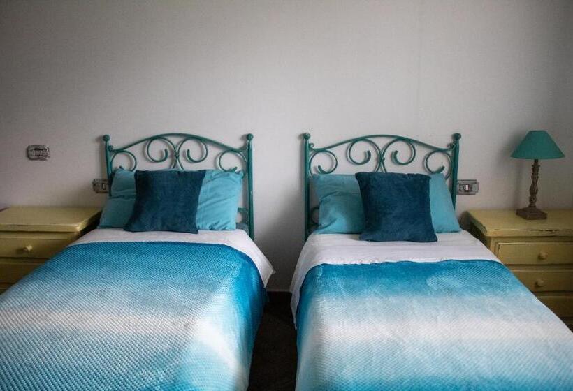 اتاق استاندارد با چشم‌انداز باغ, Caledonia B&b