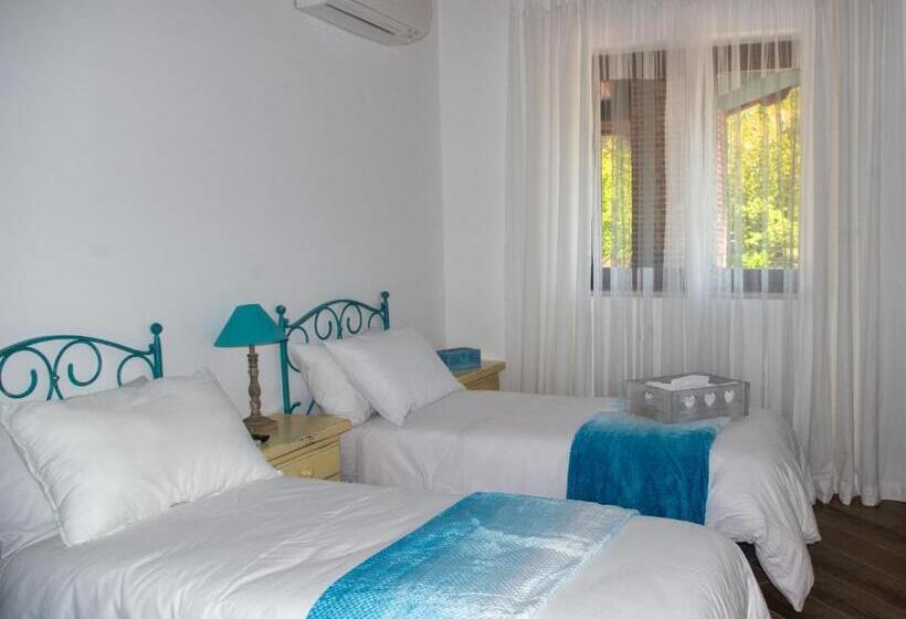 اتاق استاندارد با چشم‌انداز باغ, Caledonia B&b