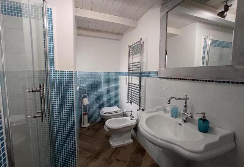 اتاق استاندارد با چشم‌انداز باغ, Caledonia B&b