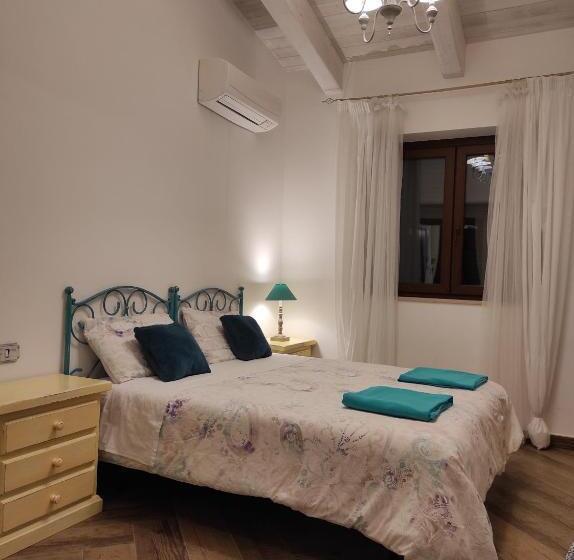 اتاق استاندارد با چشم‌انداز باغ, Caledonia B&b