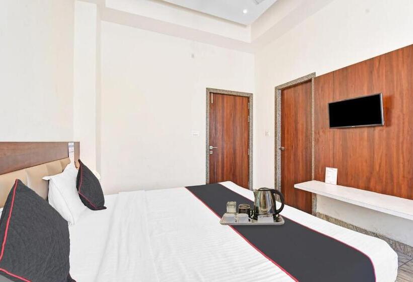 اتاق کلاسیک سه تخته, Collection O 70296 Hotel Sarover