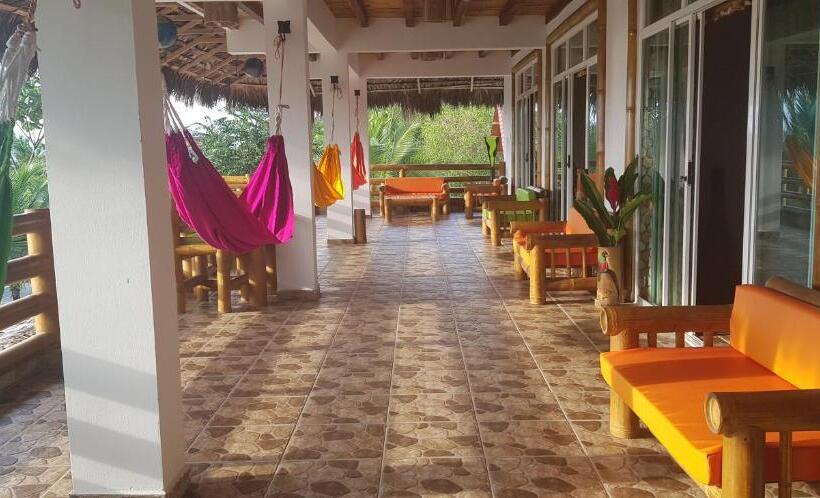 اتاق استاندارد سه نفره, Casa Gaia Mompiche