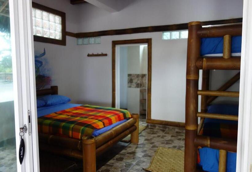 اتاق استاندارد سه نفره, Casa Gaia Mompiche