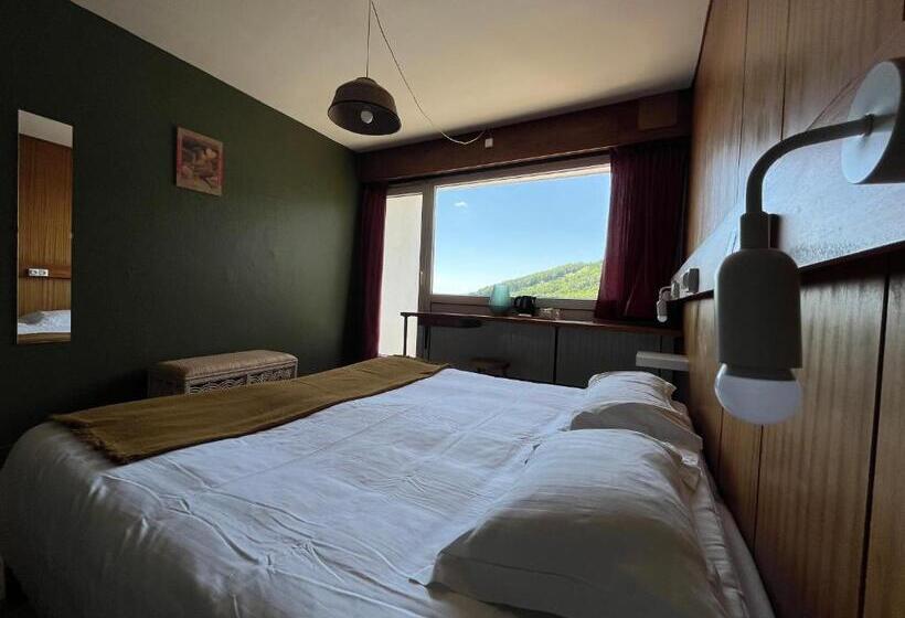 اتاق استاندارد با چشم‌انداز کوهستان, Perdrix